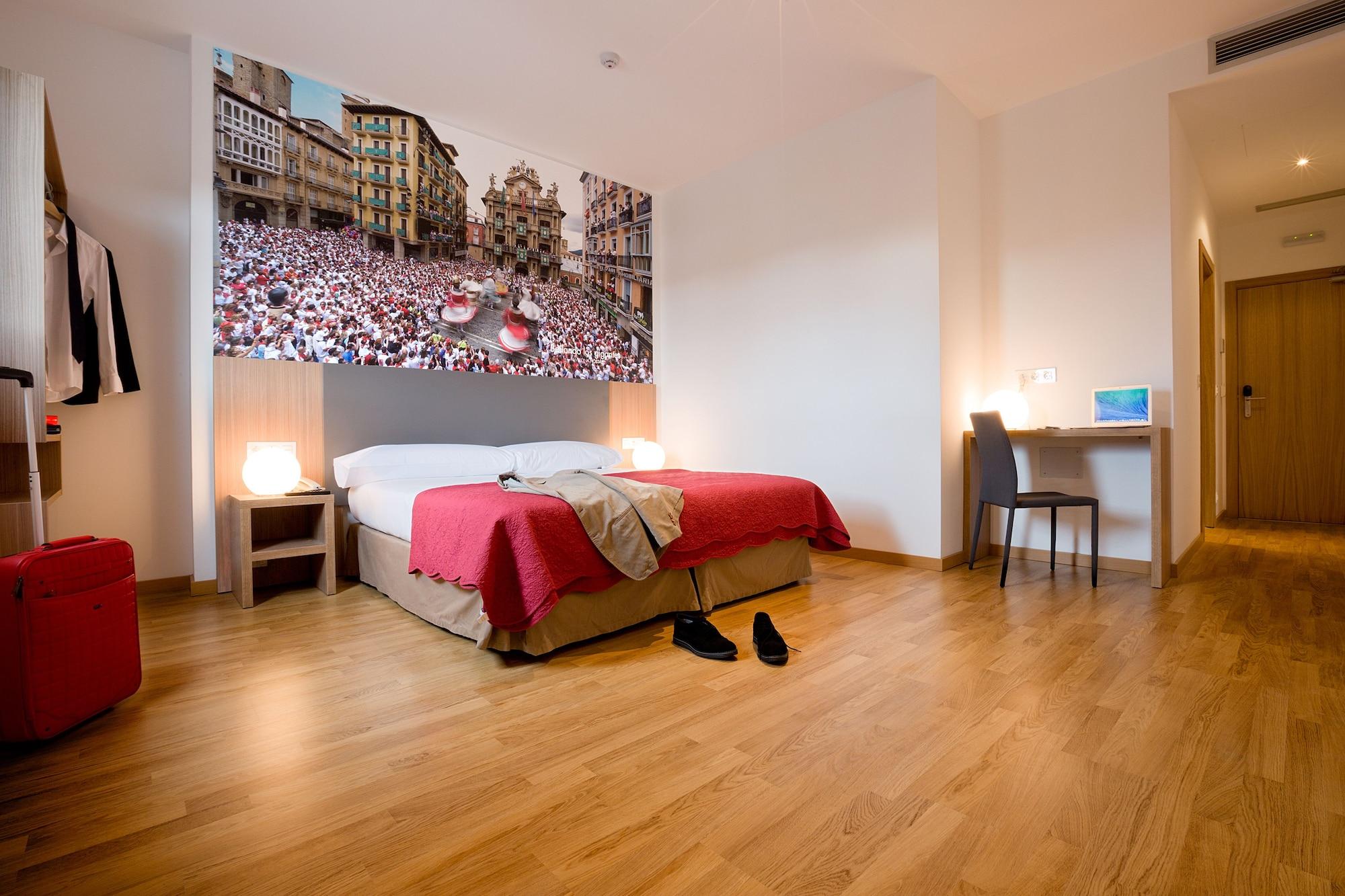 Pamplona Hostal Hotel ภายนอก รูปภาพ